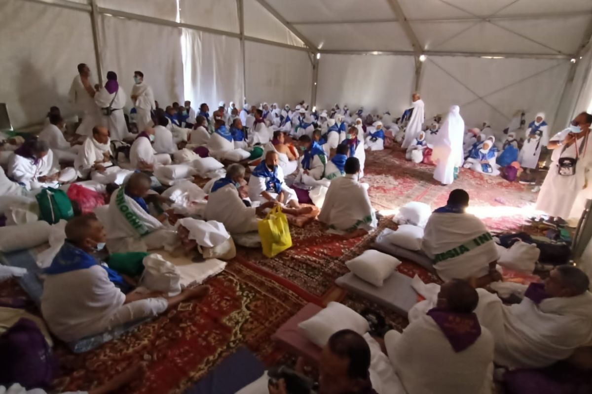 Indonesian Hajj pilgrims begin arriving at Arafat Plain for Wuquf