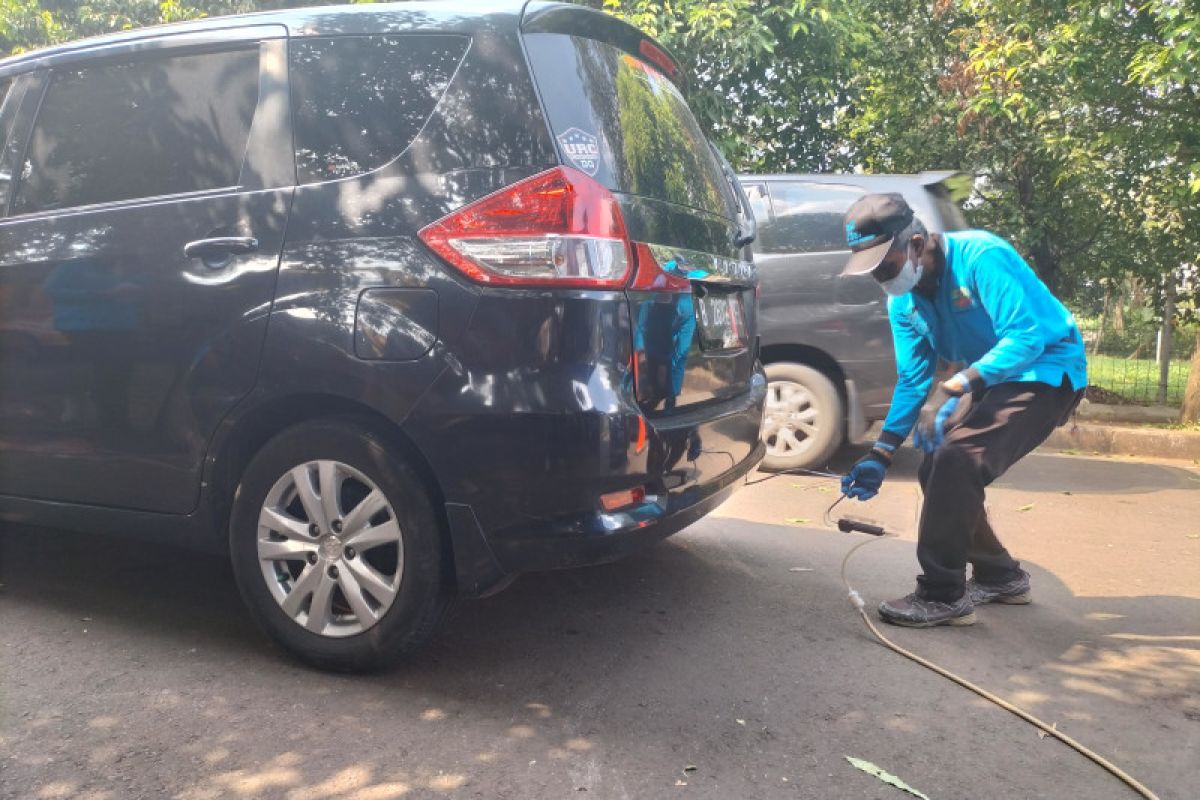 Mobil lulus uji emisi dapat potongan biaya parkir di Jakarta Barat