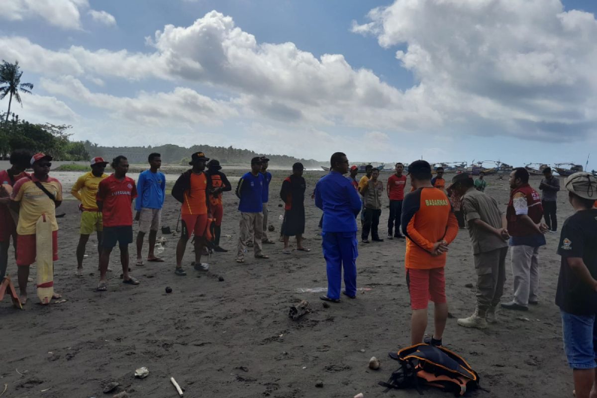 Tiga wisatawan meninggal dan satu hilang di Pantai Pangandaran