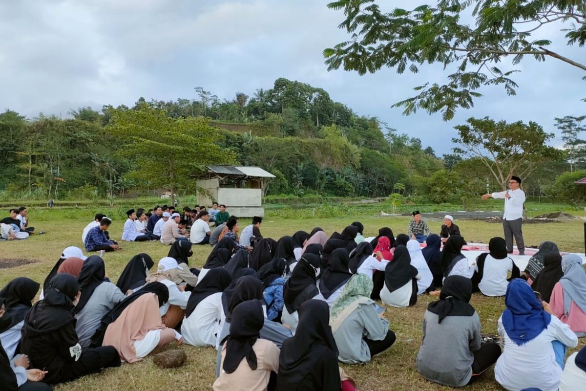 Ratusan santri di Lombok ikuti "Santripreneur Camp" di Gunung Jae