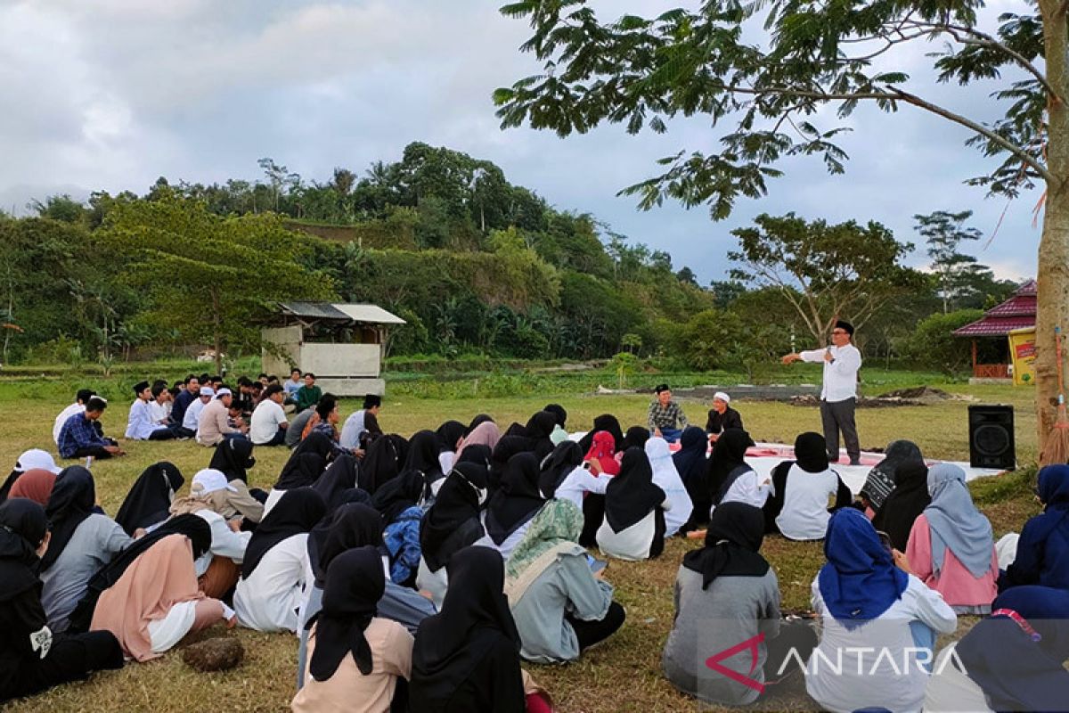 Ratusan santri ikuti "Santripreneur Camp" di Gunung Jae Lombok-NTB