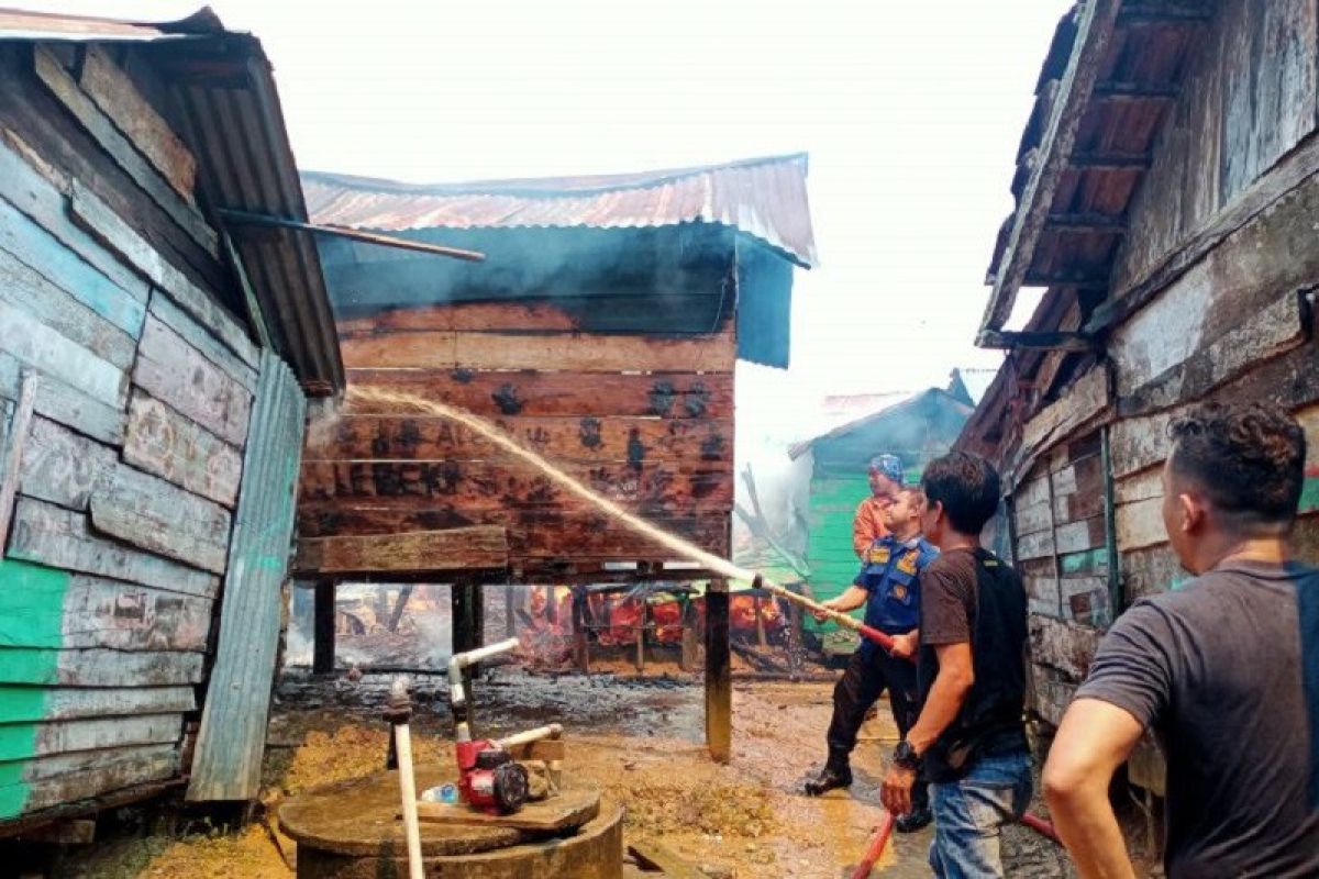 23 tempat pemondokan santri Pesantren Zulhijah Batanghari Jambi terbakar
