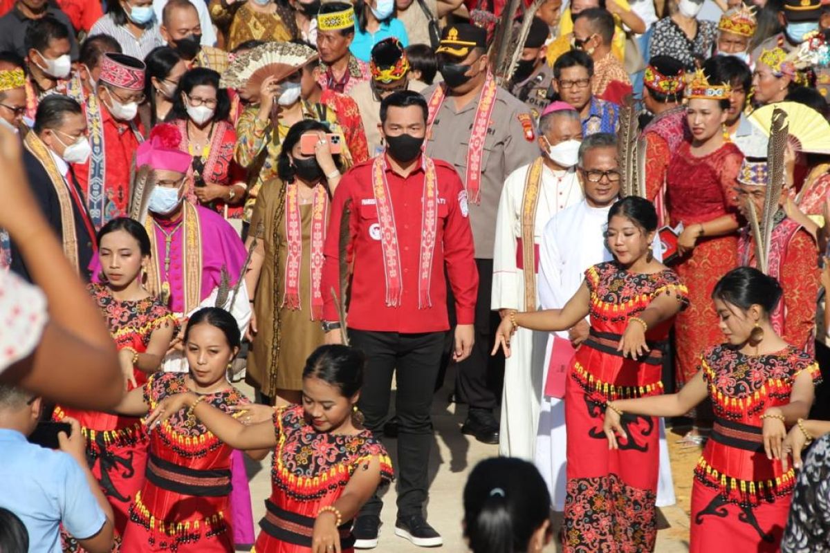 Bupati Kapuas Hulu resmikan Gereja Santo Fidelis Sigmarigen Sejiram