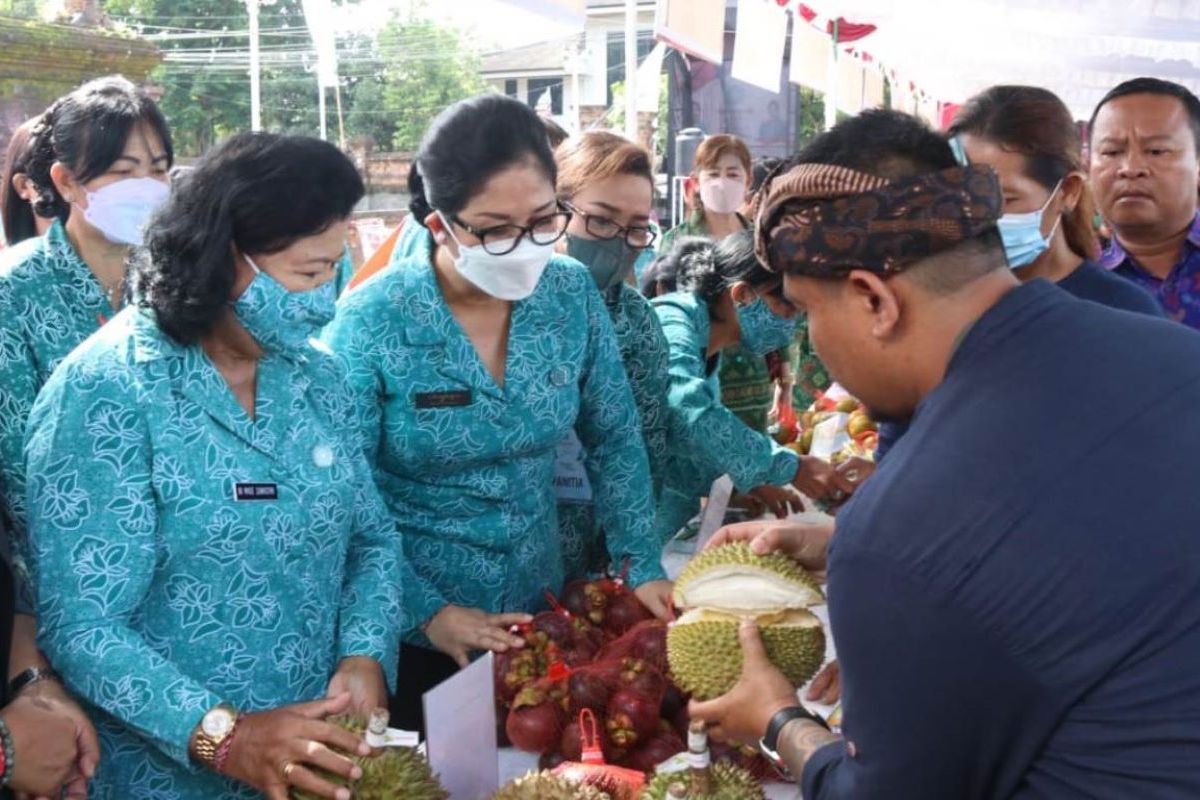 PKK Tabanan perkenalkan Produk Unggulan lewat Pasar Rakyat