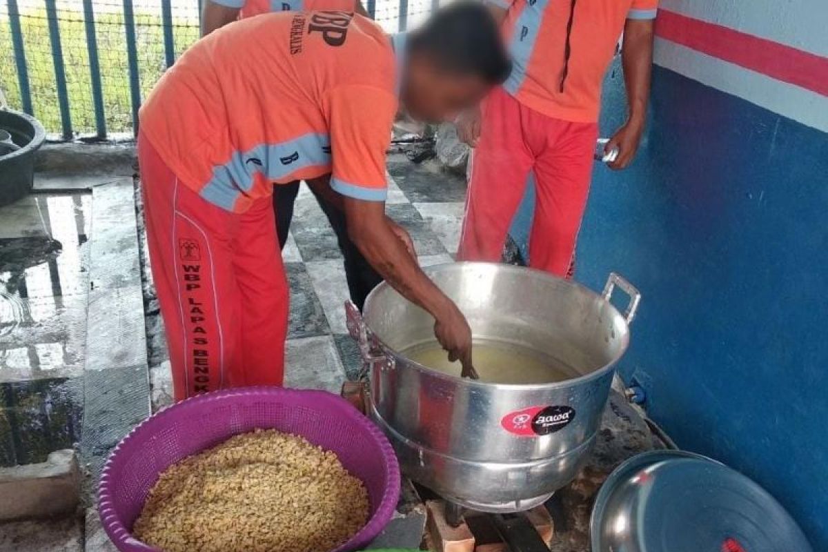 Napi Lapas Bengkalis memproduksi tempe buat makanan WBP