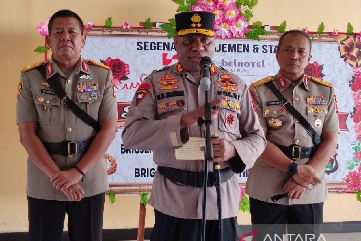 Polisi siaga mengamankan pelaksanaan Shalat Idul Adha di Papua