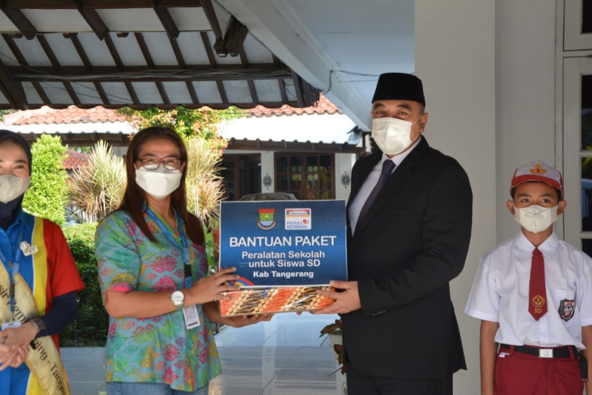 Pemkab Tangerang terima bantuan 250 paket peralatan sekolah dari Indomaret
