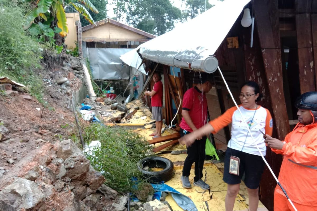 Ambon: 783 households affected by floods, landslides