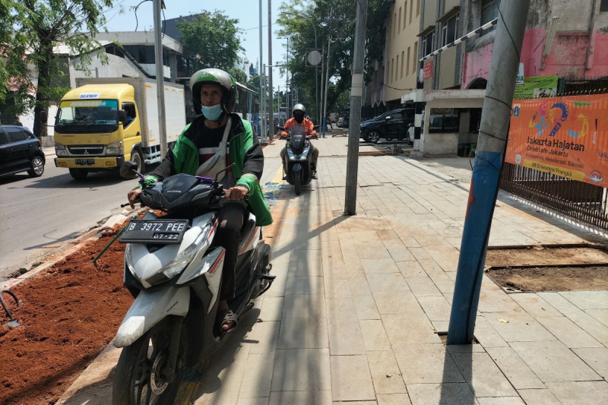 Pemkot Jakbar imbau pengendara motor tak melintas di trotoar Kota Tua
