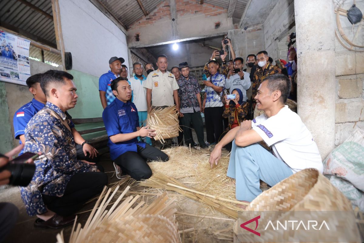 Ketua Fraksi Demokrat DPR dukung pengrajin bambu Pacitan