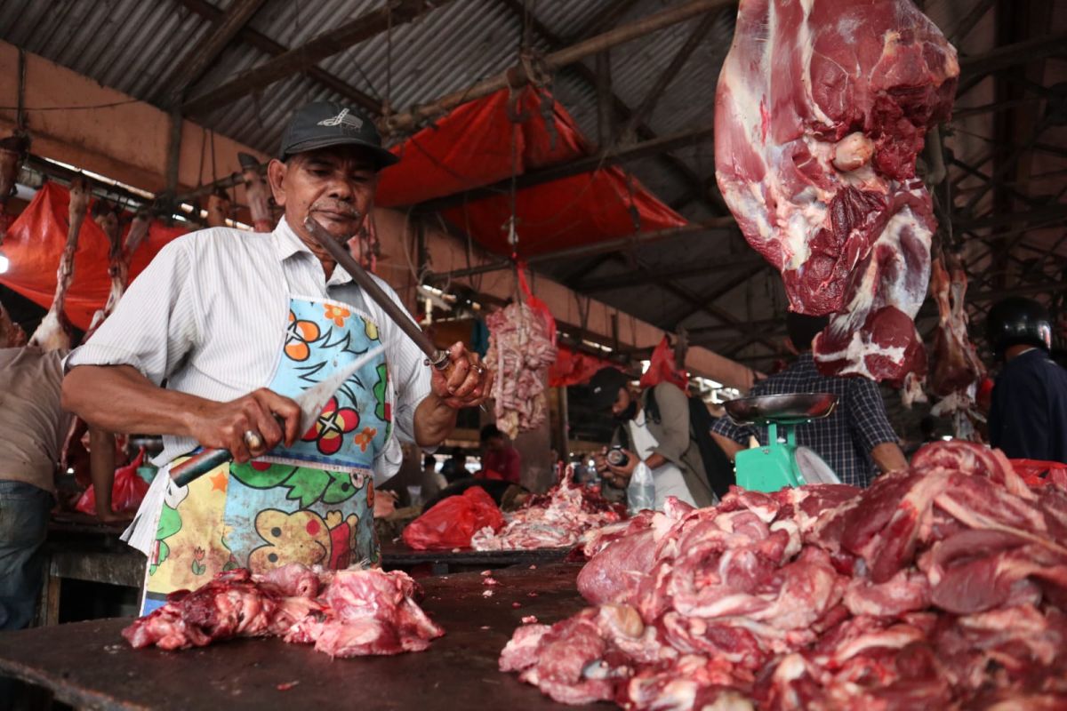 Pembeli sepi, harga daging meugang di Aceh Besar Rp170 ribu per kilogram