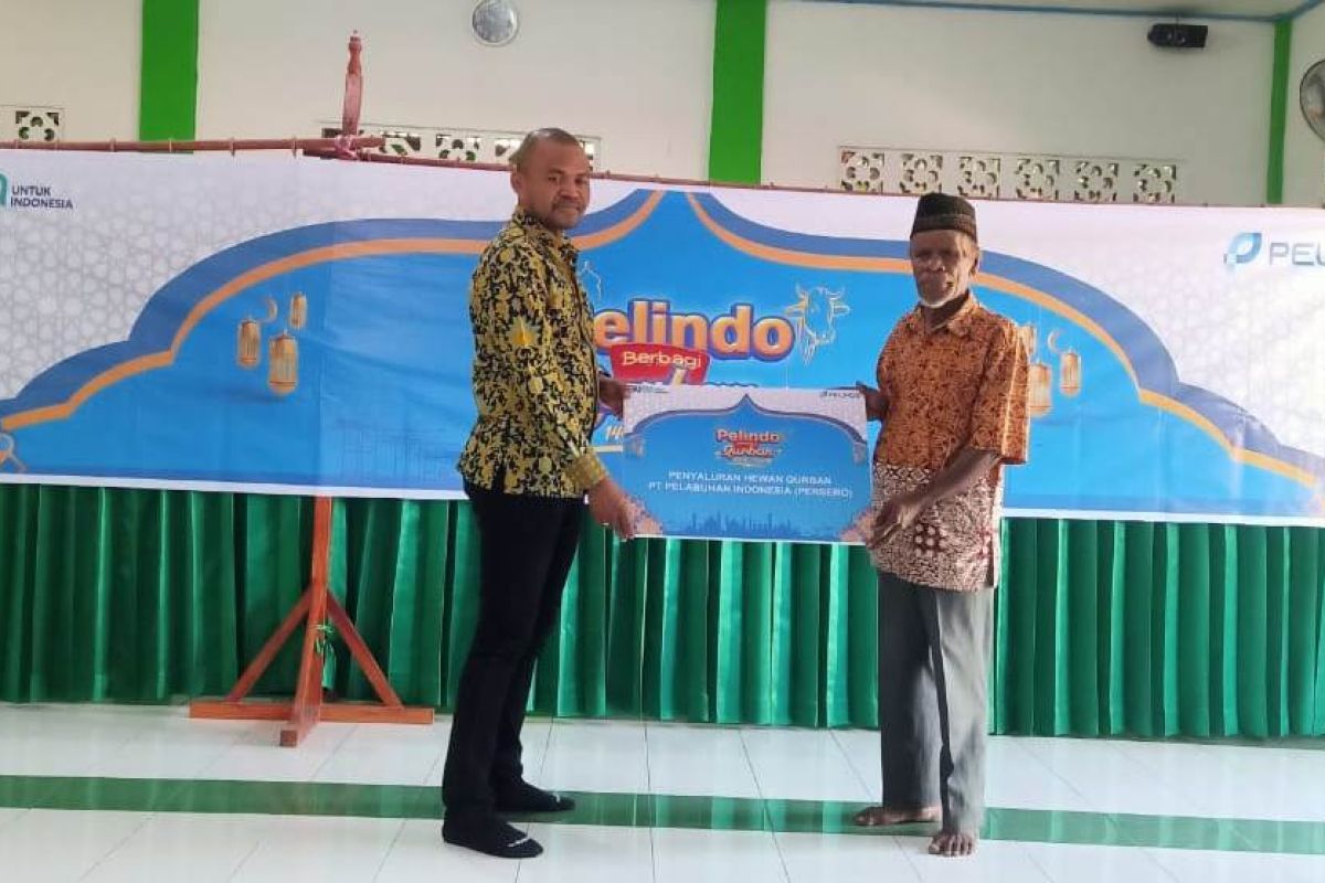 Pelindo Kupang salurkan hewan kurban untuk kaum dhuafa di NTT