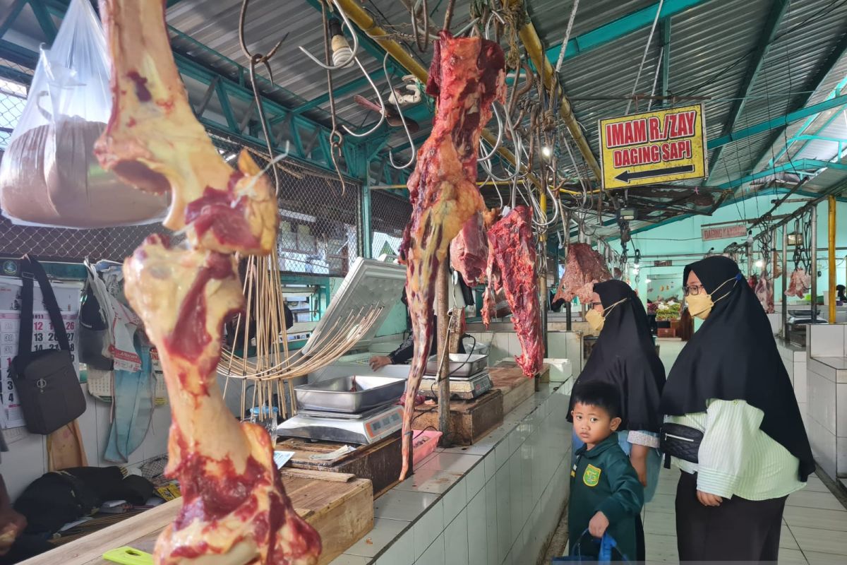 Jelang Idul Adha, harga daging sapi di Situbondo stabil