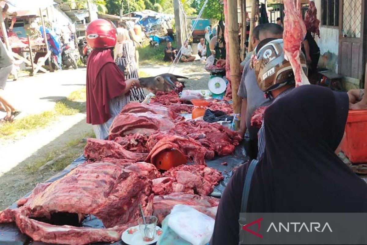 Masyarakat keluhkan mahalnya harga daging meugang, Rp200 ribu per kilogram