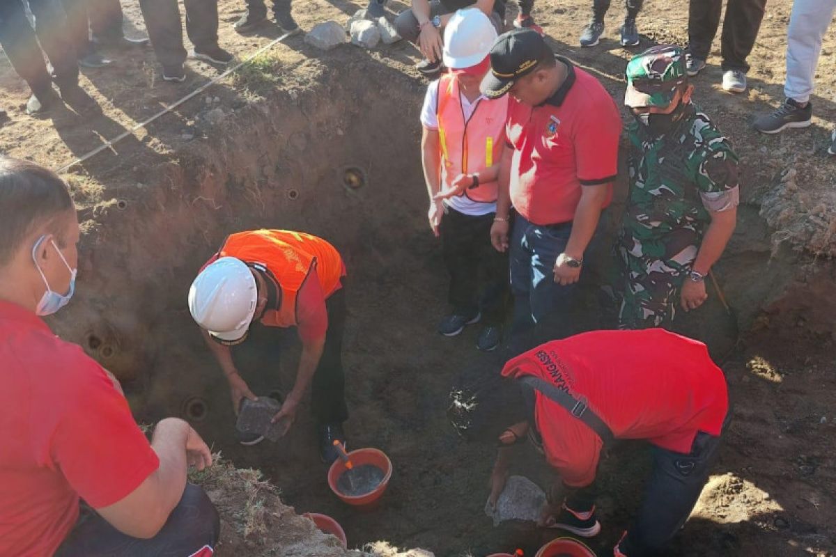 Bupati Karangasem letakkan batu pertama pembangunan tribun stadion