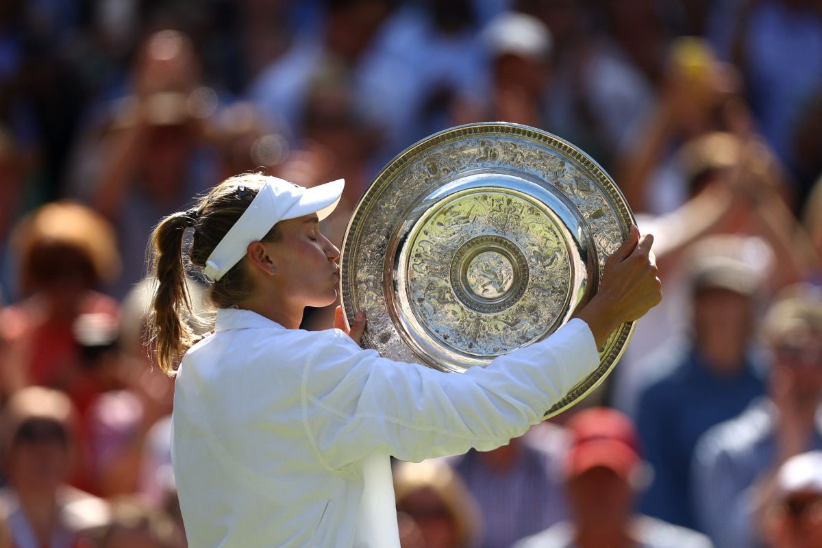 Kalahkan Ons Jabeur, Elena Rybakina juara Wimbledon