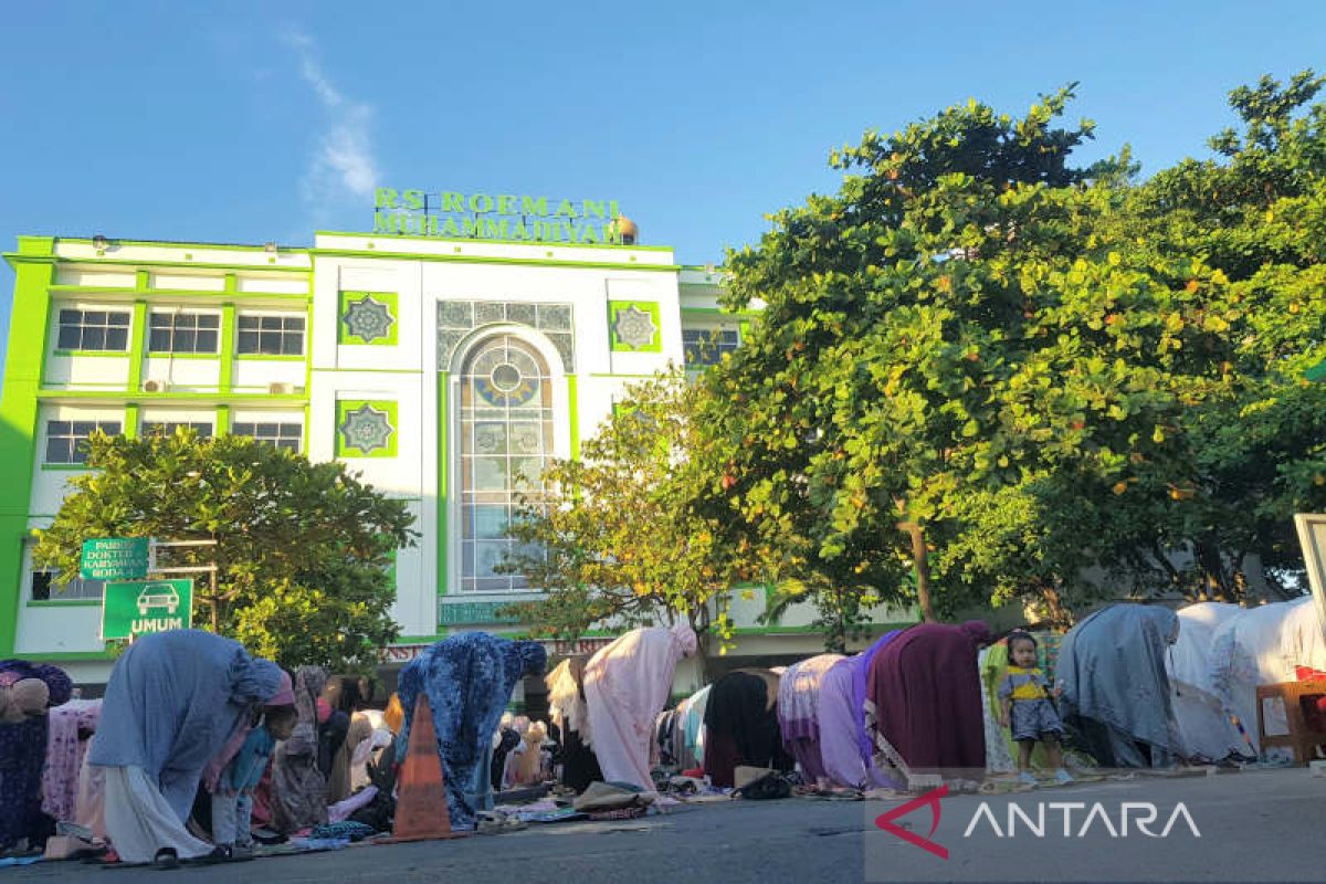 Sebagian warga Muslim di Kota Semarang Shalat Id pada Sabtu