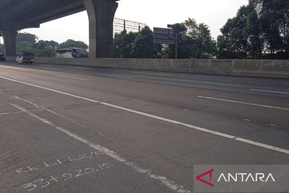 Waspadai potensi kemacetan di Tol Jakarta-Cikampek akibat perbaqikan jalan