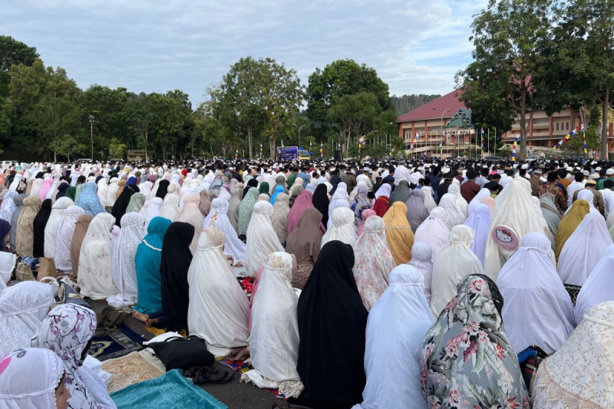 Jamaah Muhammadiyah shalat Id di Lapangan Temenggung Abdul Jamal Batam