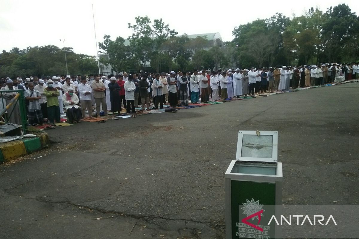 Ribuan umat Islam hadiri Shalat Id di lapangan parkir di Samarinda