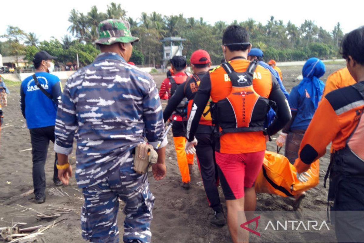 Tim temukan jasad pelajar yang terseret ombak di Pantai Pangandaran