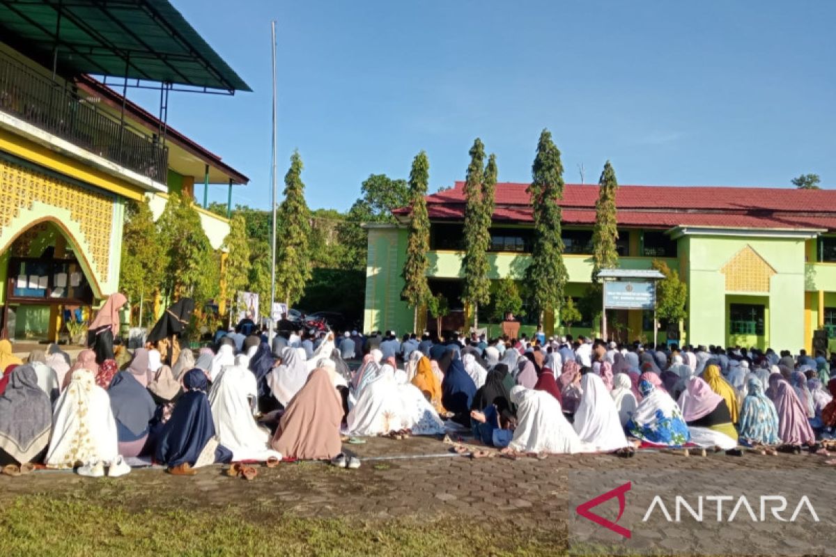 Khidmat, shalat Idul Adha warga Muhammadiyah di Manokwari-Papua Barat