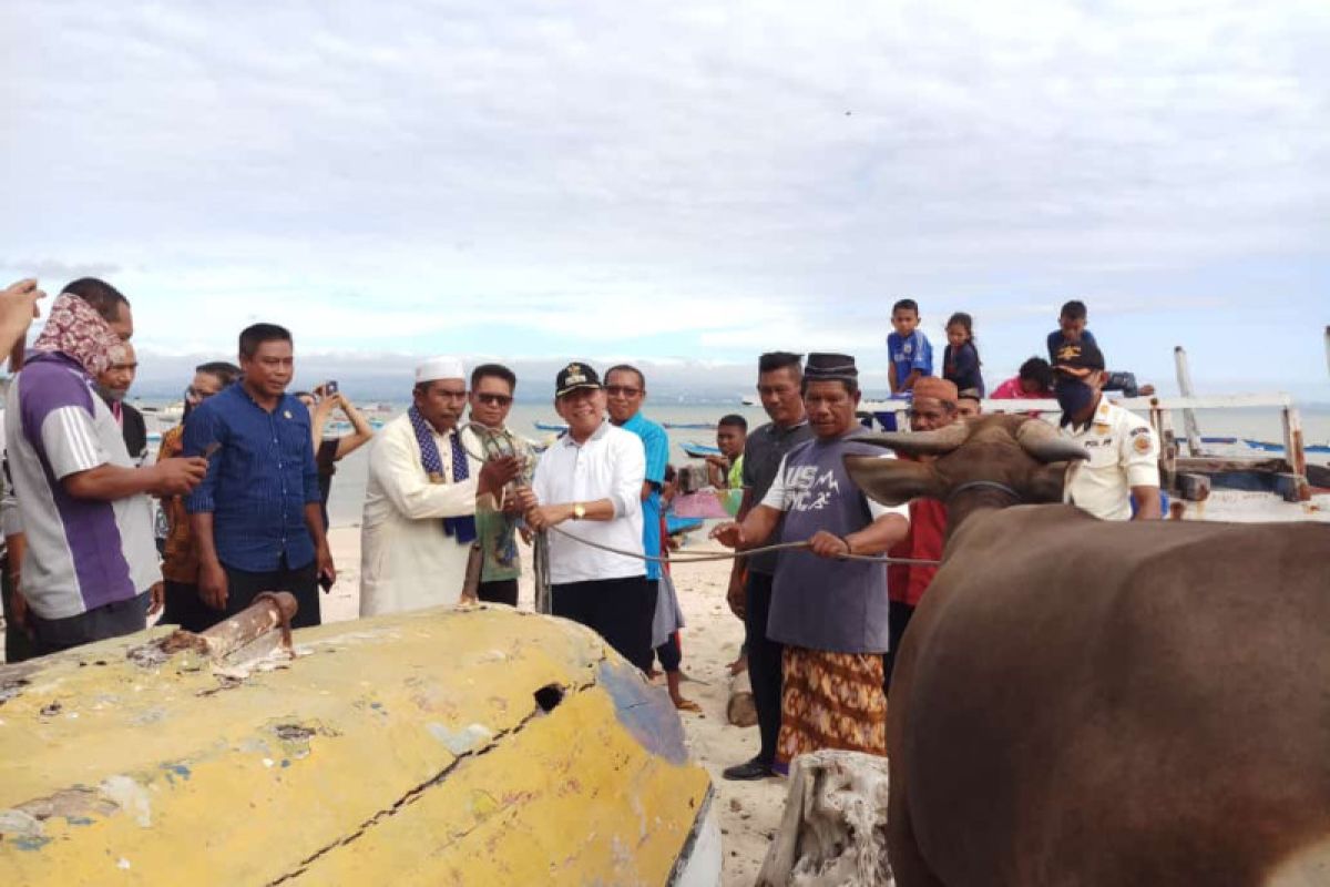 Gubernur salurkan hewan kurban bagi kaum duafa di Kabupaten Kupang