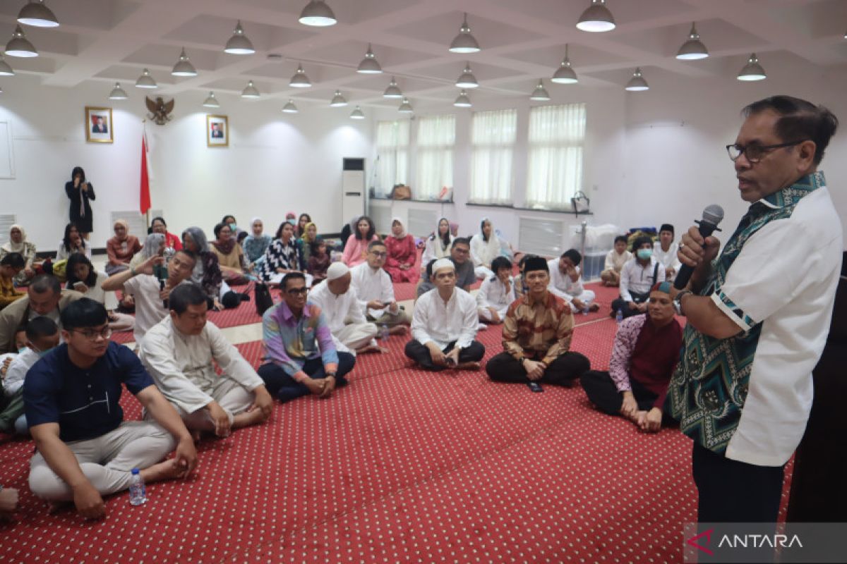 Hujan, shalat Idul Adha di KBRI Beijing dipindah