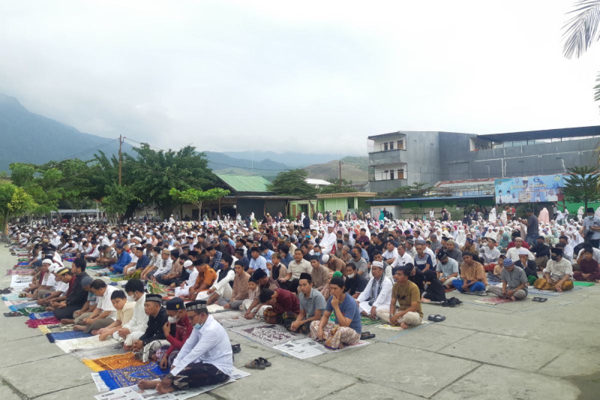 Ribuan Muslim shalat Idul Adha di Masjid Agung Al-Aqsha di Sentani