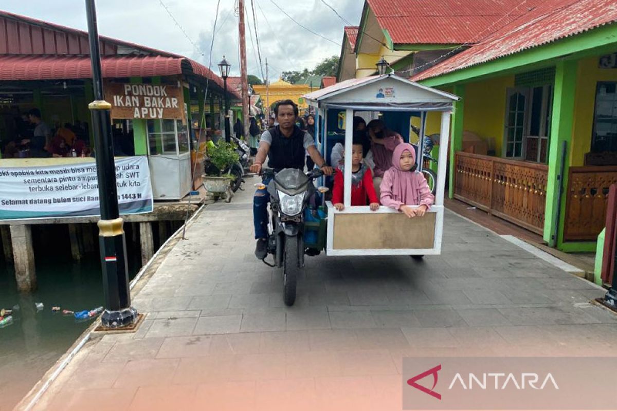 Kerabat Kerajaan Riau-Lingga di Singapura kunjungi Pulau Penyengat