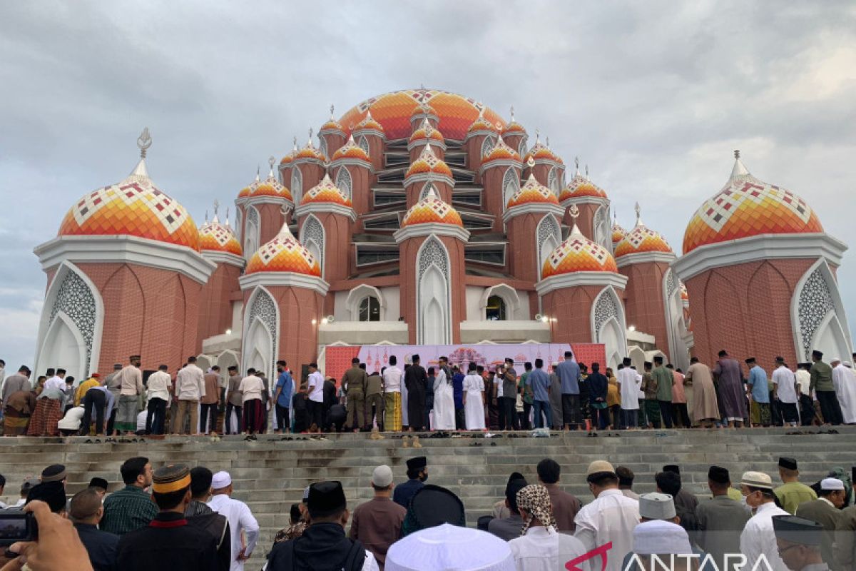 Seratusan umat Islam laksanakan Shalat Idul Adha di Masjid 99 Kubah