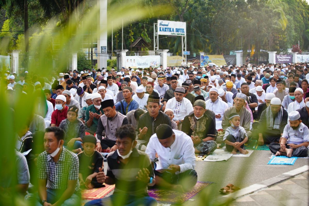 Ribuan warga Shalat Idul Adha di Jalan Rahadi Usman Pontianak