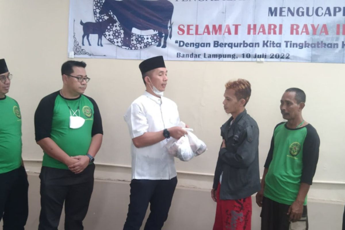 PN Tanjungkarang bagikan 250 paket kurban kepada warga dan pegawai