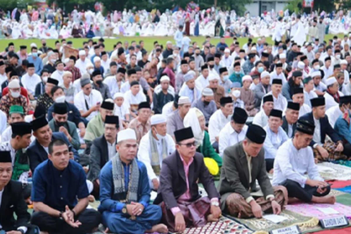 Wako dan Wawako Sungaipenuh Sholat Idul Adha di Lapangan Mardeka