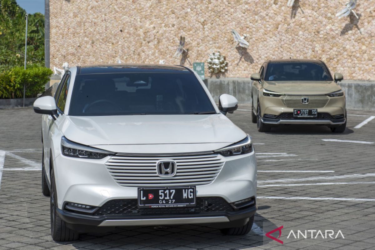 HR-V hadir dengan seri Sand Khaki Pearl dan Ignite Red Metallic