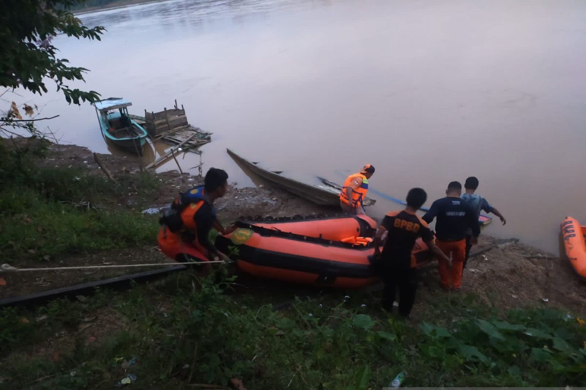 Perahu penyeberangan bocor, seorang remaja tenggelam di Sungai Batanghari