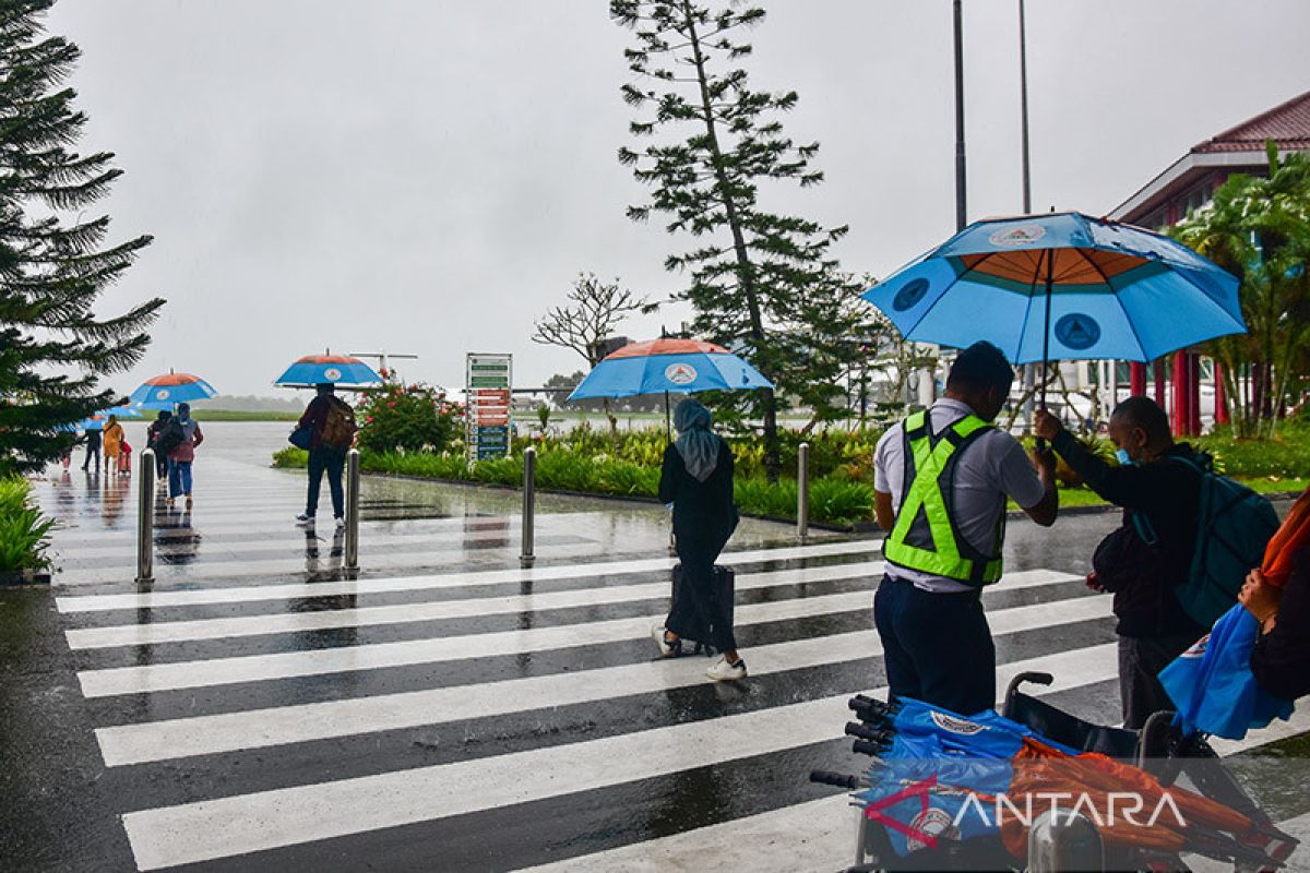 BMKG: Hujan diprakirakan turun di sejumlah kota besar, Ambon dan Ternate cerah berawan