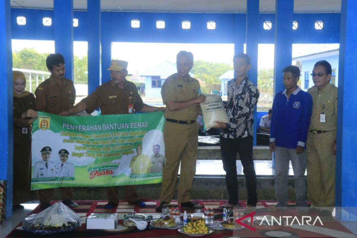 Pemkot serahkan 9 ton beras CPP kepada korban banjir