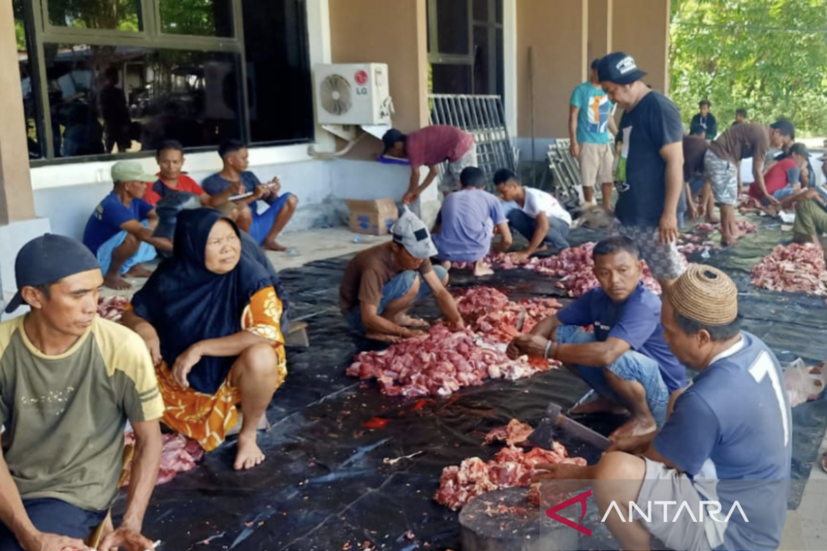 DKP Gorontalo bagikan daging kurban untuk nelayan