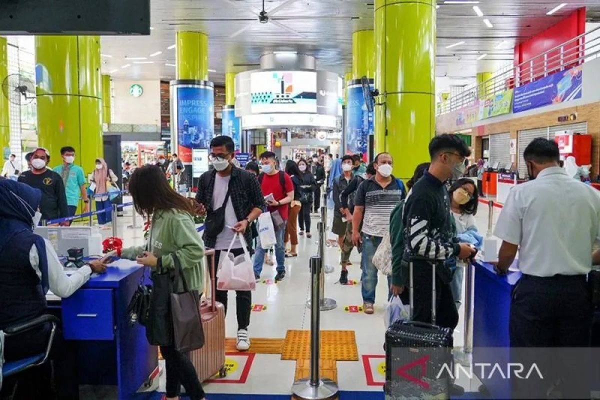 Kemenhub tetapkan perjalanan transportasi darat domestik wajib booster