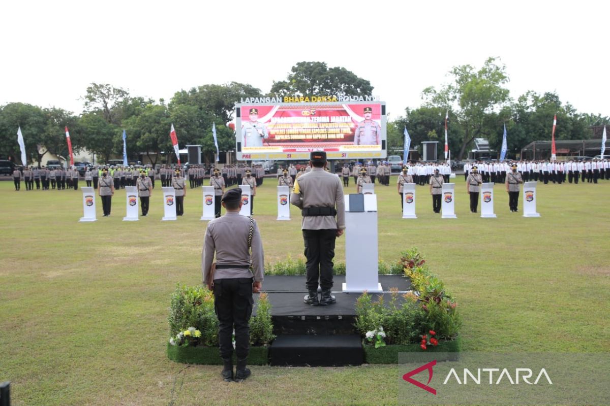 Kapolda NTB pimpin sertijab dua PJU dan lima Kapolres jajaran Polda NTB