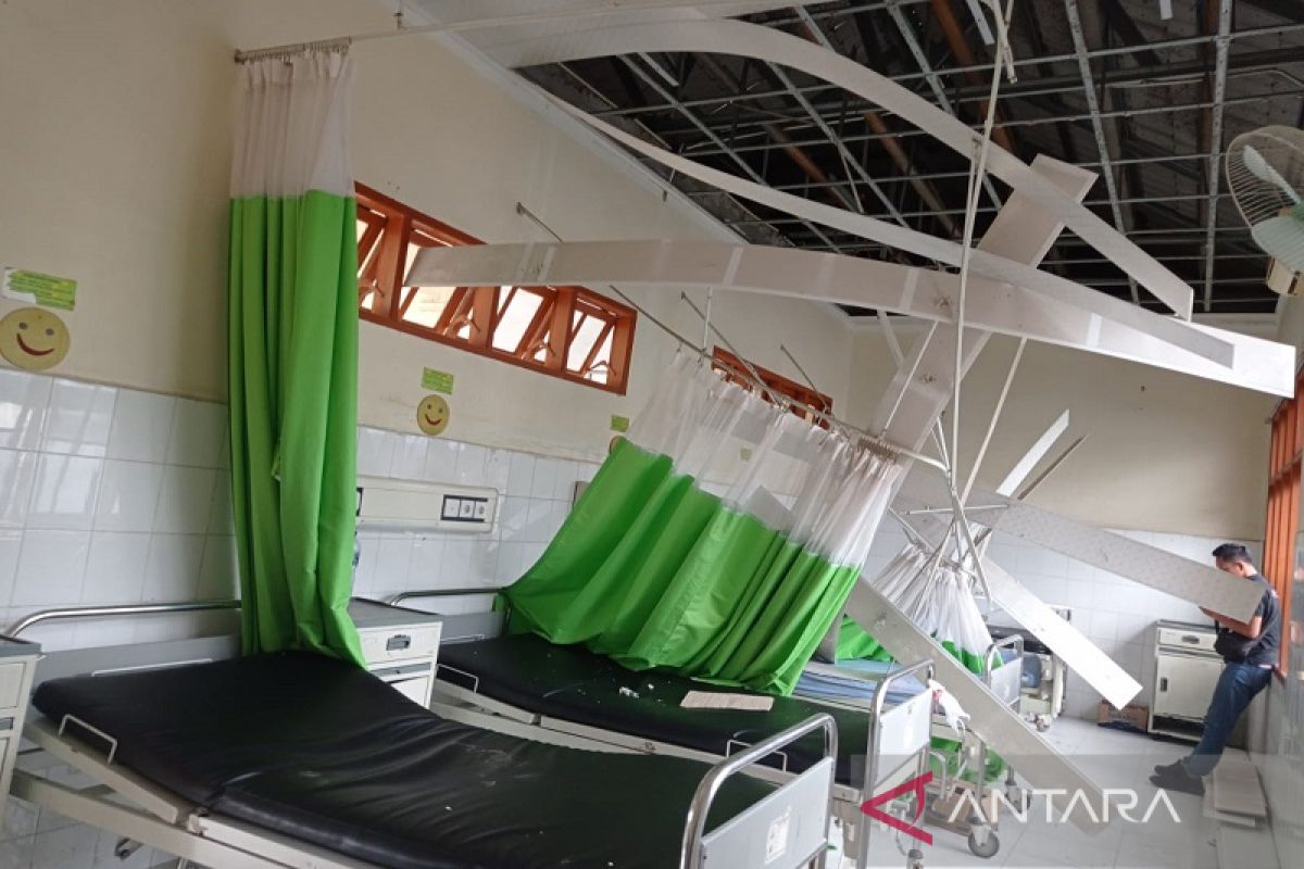 Plafon ruang kamar bedah ambruk, pasien RSUD Aceh Tamiang dipindahkan