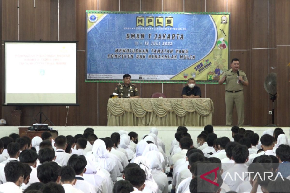 Satpol PP Jakpus kunjungi sekolah-sekolah kenalkan tupoksi organisasi