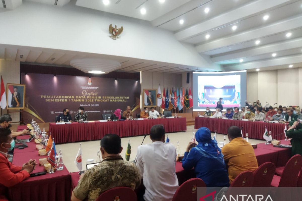 KPU seeks data on TNI, police retirees for electoral roll updation