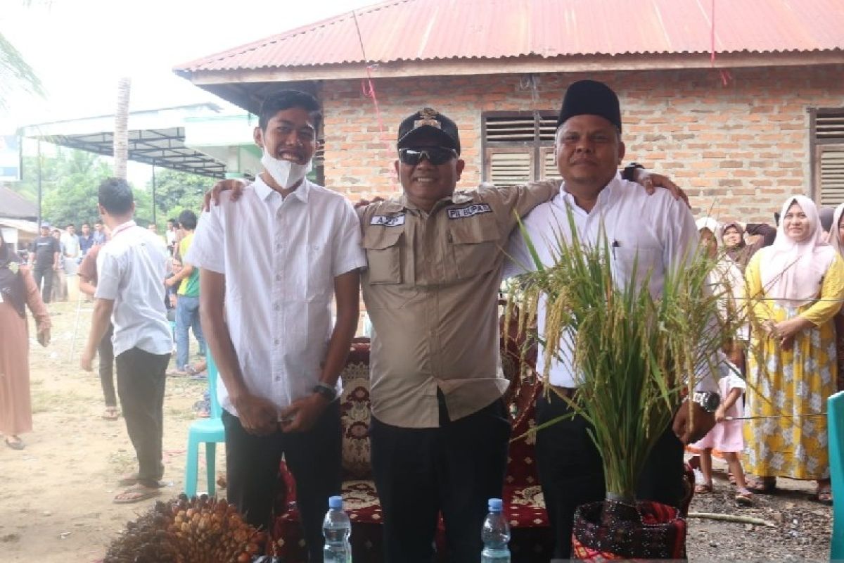 Plt Bupati Palas monitoring Pilkades serentak