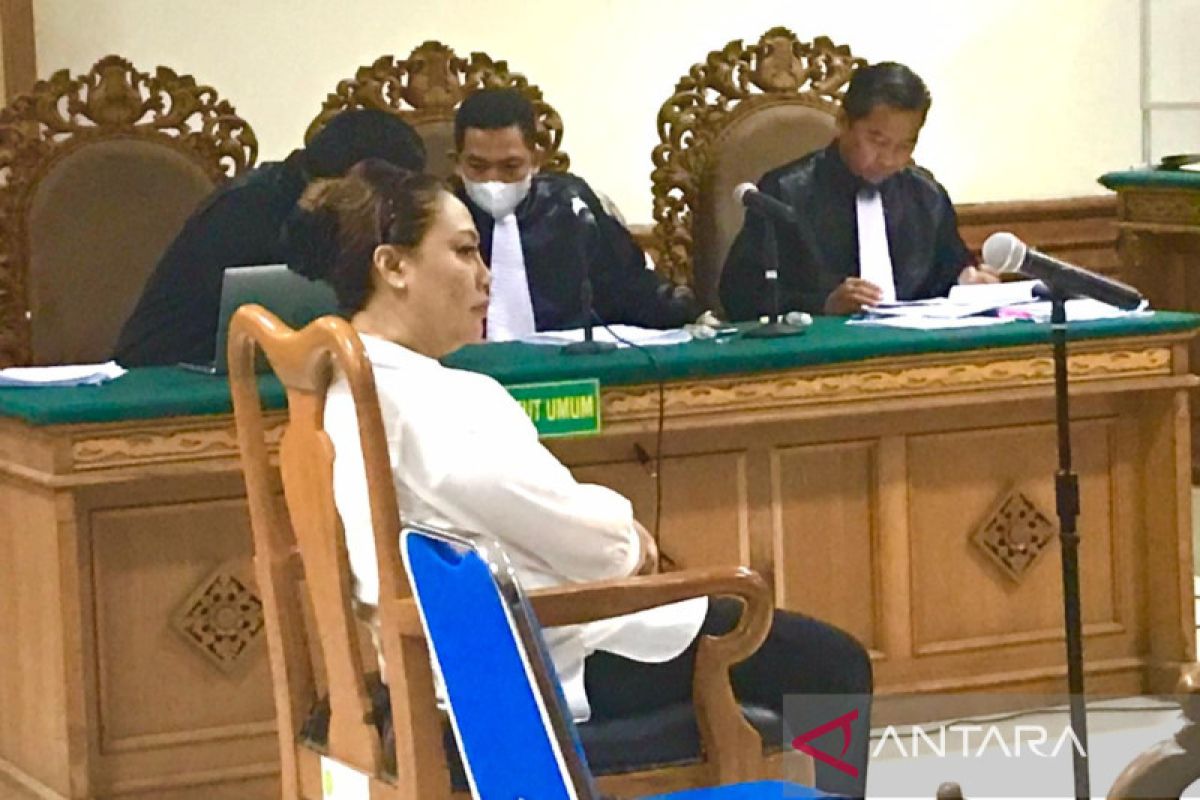 Mantan Bupati Tabanan Eka W batal hadiri sidang karena kena COVID-19