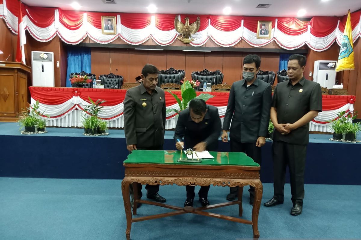 DPRD Belitung sahkan tiga raperda menjadi perda