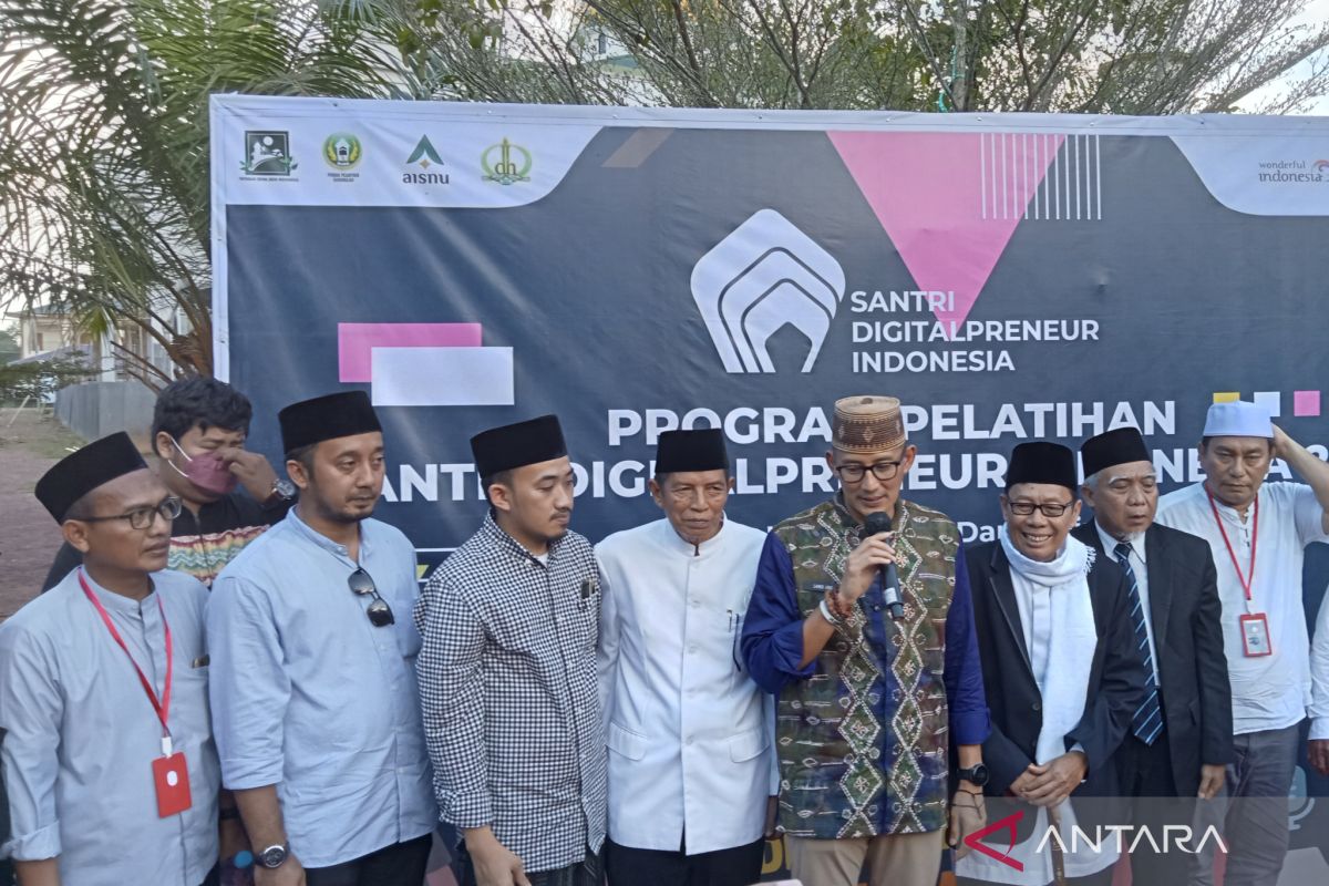 Menperekraf Sandiaga dorong para santri di Kalsel jadi YouTuber