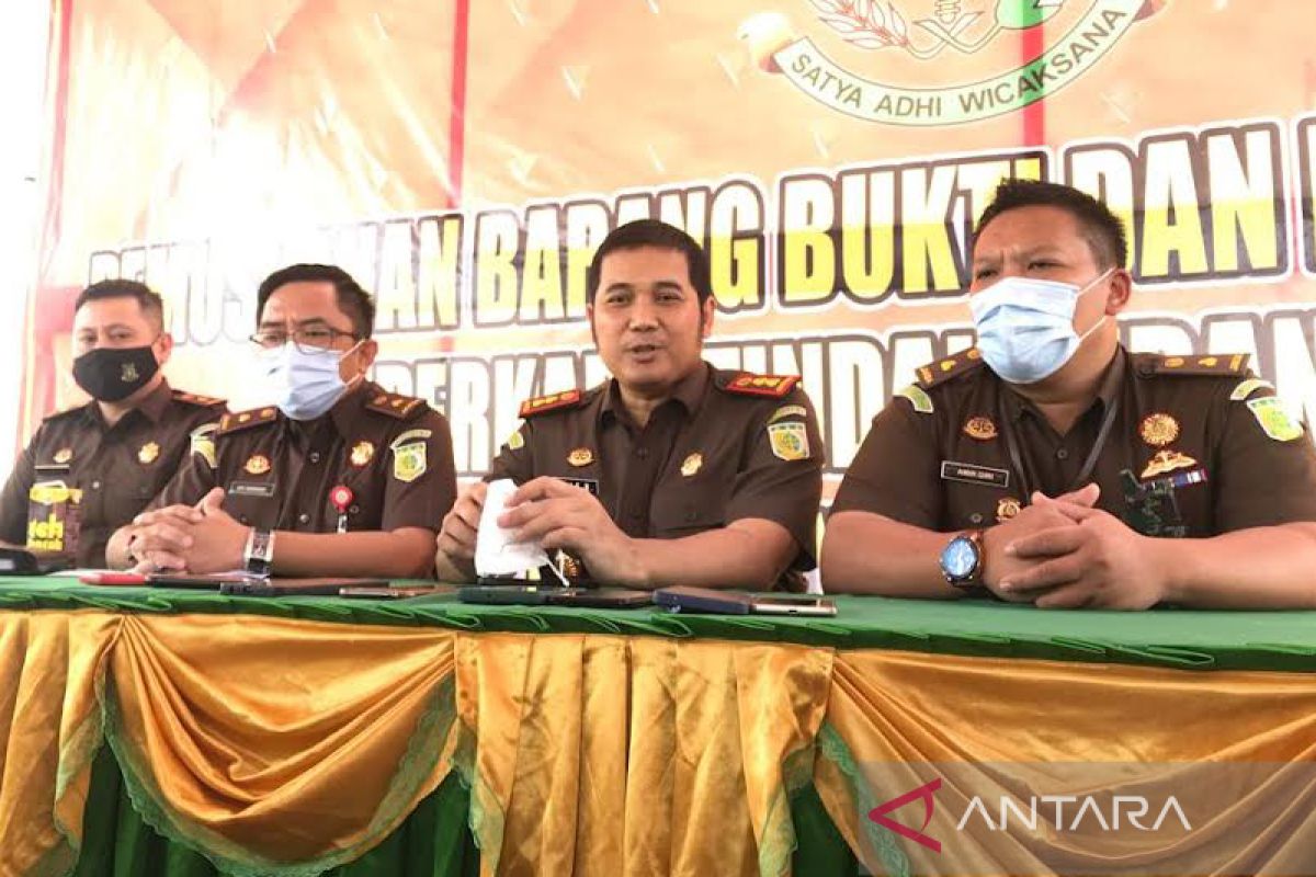 Mantan Komisioner dan Sekretaris KPU Kapuas ditetapkan jadi tersangka dugaan korupsi