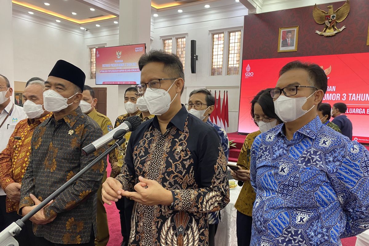 Continue wearing masks amid safe COVID-19 level in Indonesia: Minister